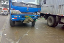 最新爆料车祸新闻报道内容,“惊魂瞬间！最新车祸报道揭示事故惊人细节”